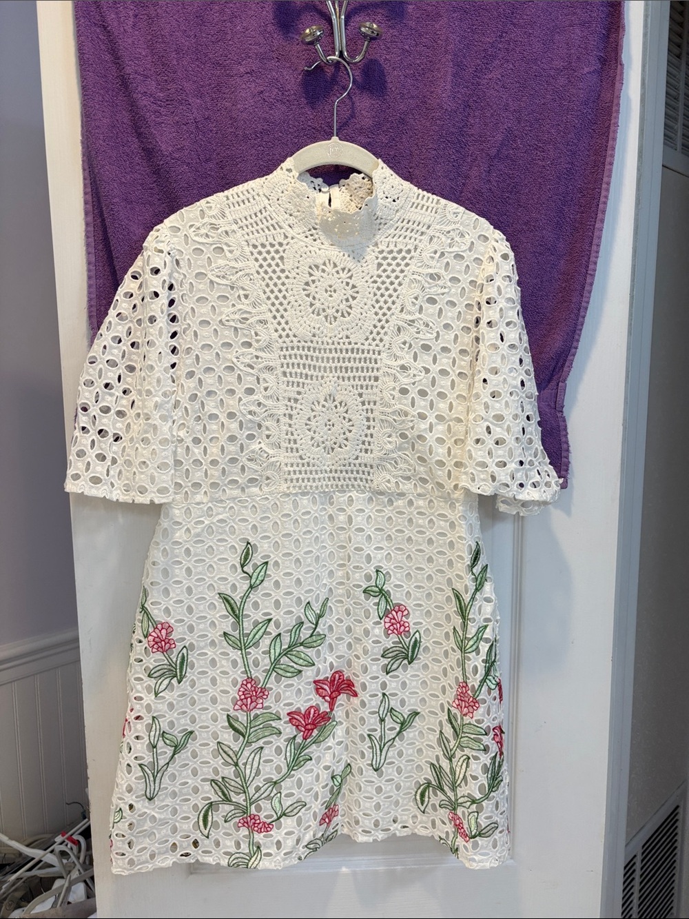 NWT Zara White Eyelet Dress with Pink & Green Floral Embroidery - Picture 1 of 11